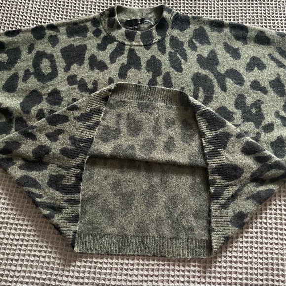 360 Cashmere Marsha Leopard-Print Cashmere Sweater sz XS green black - Picture 8 of 15